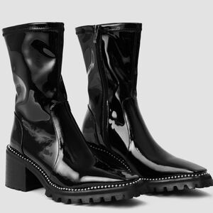 NWOB Lattelier Womens Black Shiny Leather Boots. With Siver Rhinestone Sz 5/35